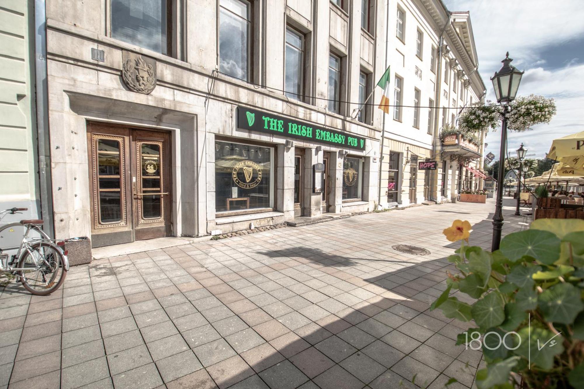 1800 By Vince Stay - Private Rooms In Town Hall Square Тарту Экстерьер фото